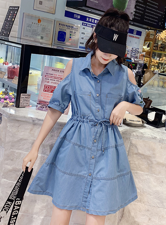 ĐẦM JEAN CỔ SƠ MI KHOÉT VAI THÊU HOA